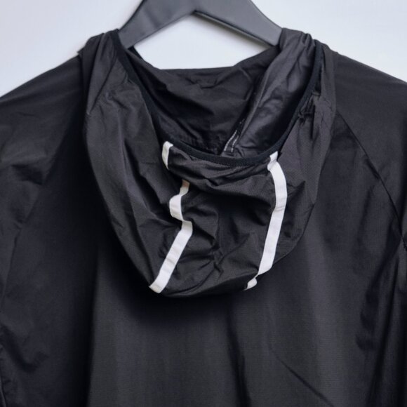 Nike Impossibly Light Running Jacket - Black / Large - Picture 5 of 6